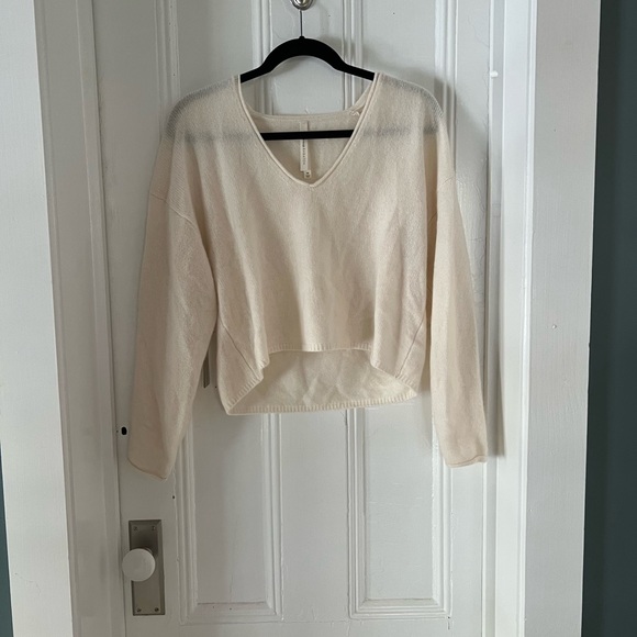 NWT Aritzia 100% Genre Cashmere Sweater - Picture 5 of 8